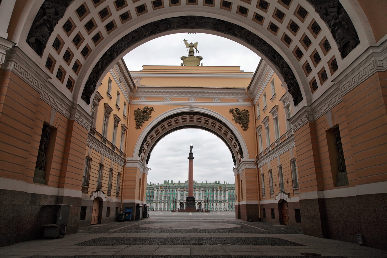 Здание главного штаба на дворцовой площади в санкт петербурге